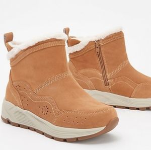EARTH Genuine Leather / Suede Boot. Waterproof. Brand NEW! Boutique!